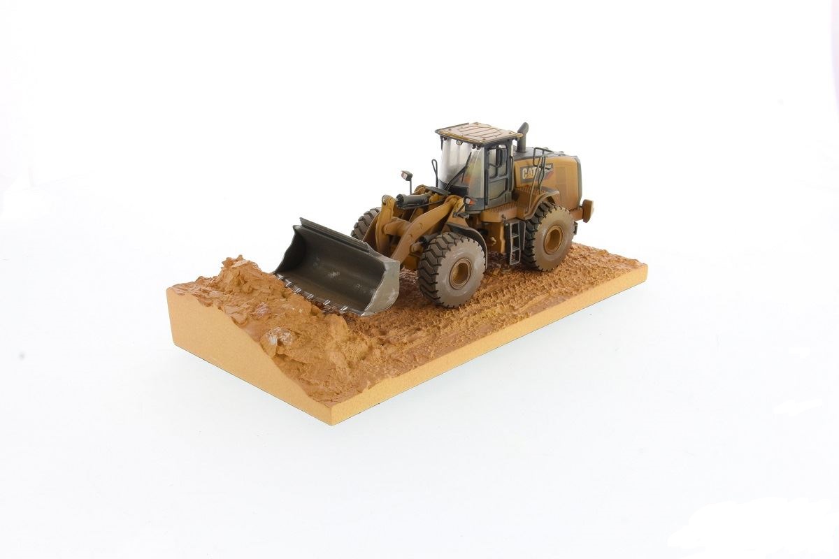 Cat 966M Wheel Loader Weathered - 1:50